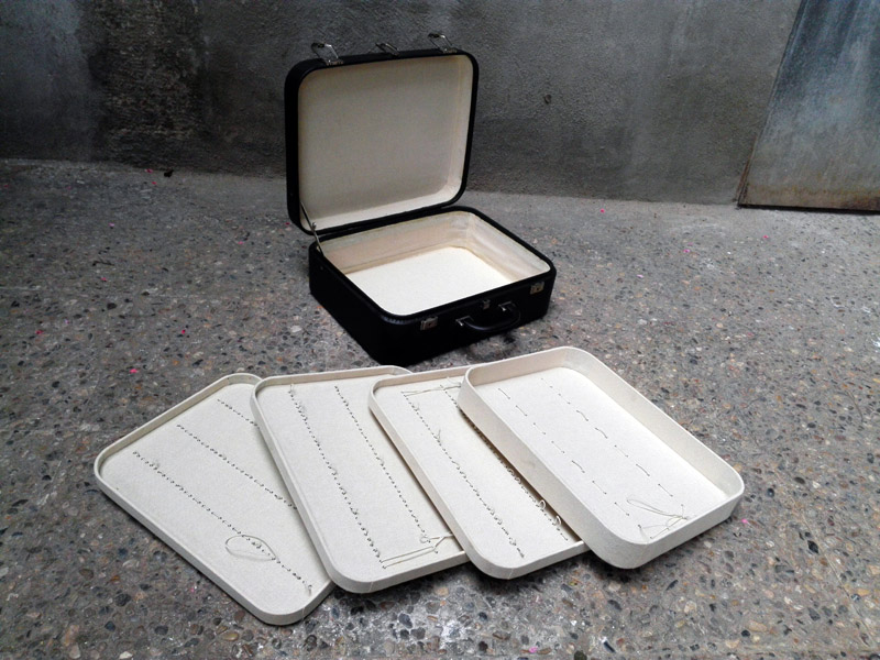 maleta muestrario+4bandejas skay tela carton 37x45.5x16.5 1u